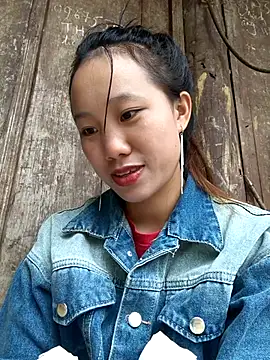 Snapshot of liu-liusexy chatting on 10.31.25 liu-liusexy online show from 10.31.25