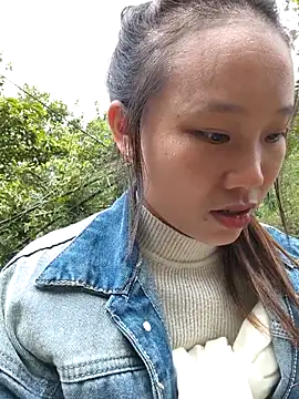 Snapshot of liu-liusexy chatting on 11.06.25 liu-liusexy online show from 11.06.25