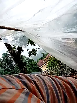 Snapshot of omiu-baby chatting on 10.07.25 omiu-baby online show from 10.07.25