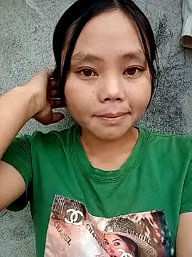 Snapshot of omiu-baby chatting on 10.11.25 omiu-baby online show from 10.11.25