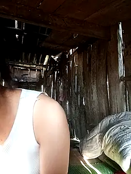 Snapshot of omiu-baby chatting on 10.12.25 omiu-baby online show from 10.12.25