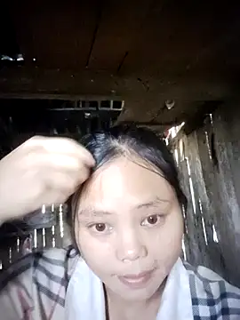 Snapshot of omiu-baby chatting on 10.16.25 omiu-baby online show from 10.16.25