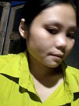 Snapshot of omiu-baby chatting on 10.21.25 omiu-baby online show from 10.21.25