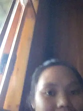 Snapshot of omiu-baby chatting on 10.24.25 omiu-baby online show from 10.24.25