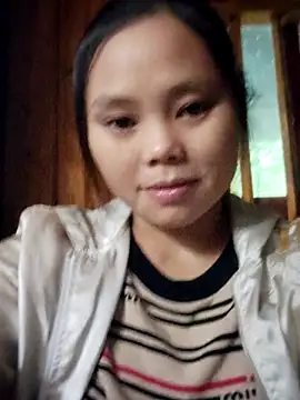 Snapshot of omiu-baby chatting on 10.26.25 omiu-baby online show from 10.26.25