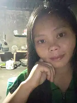 Snapshot of omiu-baby chatting on 10.28.25 omiu-baby online show from 10.28.25