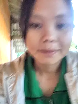 Snapshot of omiu-baby chatting on 10.29.25 omiu-baby online show from 10.29.25