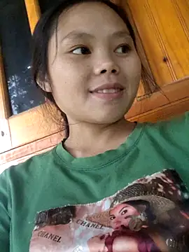 Snapshot of omiu-baby chatting on 11.05.25 omiu-baby online show from 11.05.25