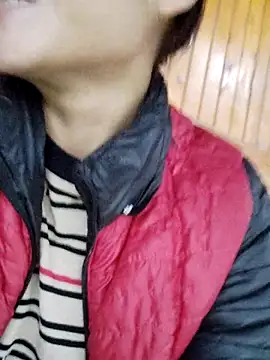 Snapshot of omiu-baby chatting on 11.13.25 omiu-baby online show from 11.13.25