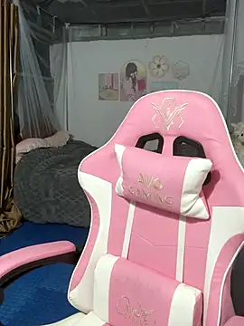 SarahBeii online show from 10.10.25