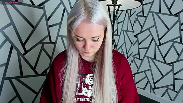 Snapshot of Joyce_Howard chatting on 10.07.25 Joyce Howard online show from 10.07.25