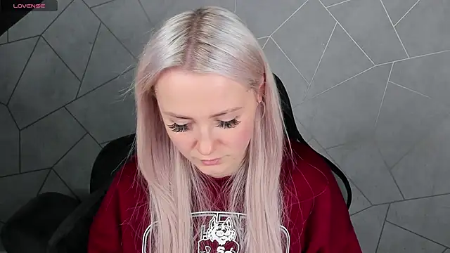 Snapshot of Joyce_Howard chatting on 10.21.25 Joyce Howard online show from 10.21.25