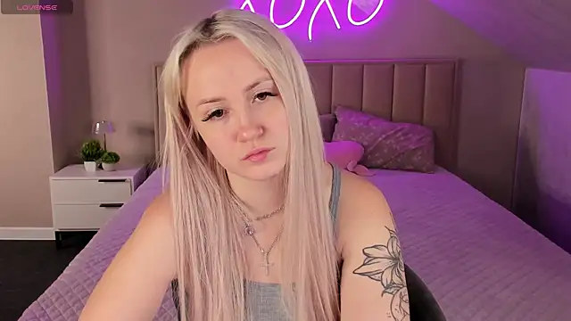 Snapshot of Joyce_Howard chatting on 10.24.25 Joyce Howard online show from 10.24.25