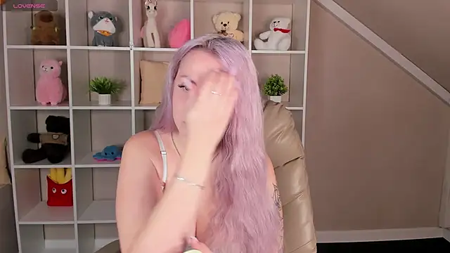 Snapshot of Joyce_Howard chatting on 10.26.25 Joyce Howard online show from 10.26.25