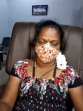 Snapshot of umashreetamil chatting on 10.10.25 umashreetamil online show from 10.10.25