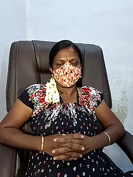 Snapshot of umashreetamil chatting on 10.10.25 umashreetamil online show from 10.10.25