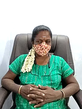 Snapshot of umashreetamil chatting on 10.11.25 umashreetamil online show from 10.11.25