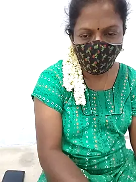 Snapshot of umashreetamil chatting on 10.12.25 umashreetamil online show from 10.12.25