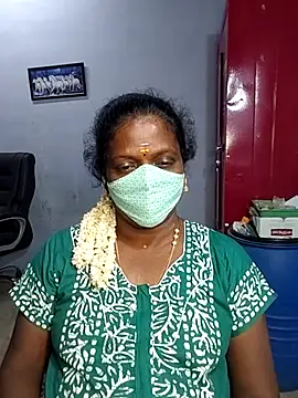 Snapshot of umashreetamil chatting on 10.12.25 umashreetamil online show from 10.12.25