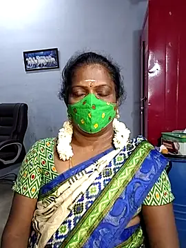 Snapshot of umashreetamil chatting on 10.13.25 umashreetamil online show from 10.13.25