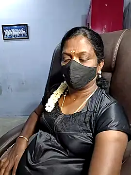 Snapshot of umashreetamil chatting on 10.13.25 umashreetamil online show from 10.13.25