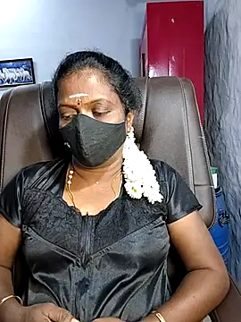 Snapshot of umashreetamil chatting on 10.14.25 umashreetamil online show from 10.14.25