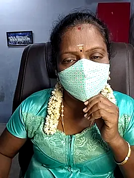 Snapshot of umashreetamil chatting on 10.15.25 umashreetamil online show from 10.15.25