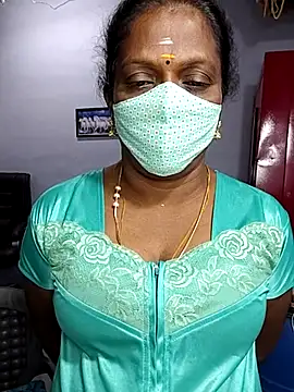 Snapshot of umashreetamil chatting on 10.15.25 umashreetamil online show from 10.15.25