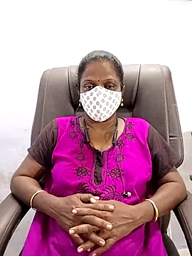 Snapshot of umashreetamil chatting on 10.28.25 umashreetamil online show from 10.28.25