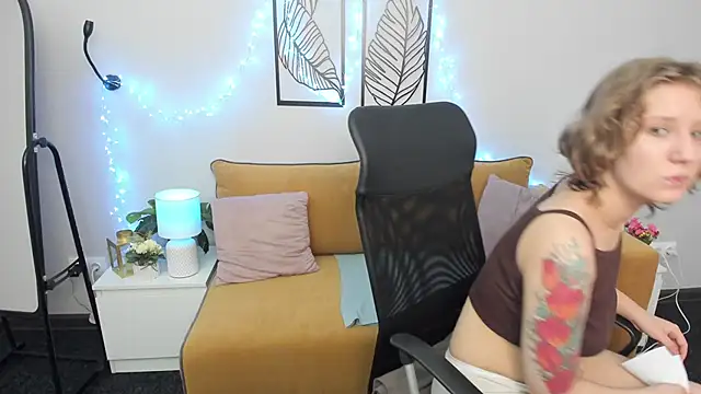 Snapshot of Hailey_Foxy chatting on 09.12.25 Hailey Foxy online show from 09.12.25