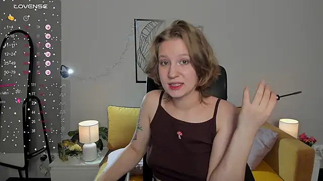 Snapshot of Hailey_Foxy chatting on 09.26.25 Hailey Foxy online show from 09.26.25