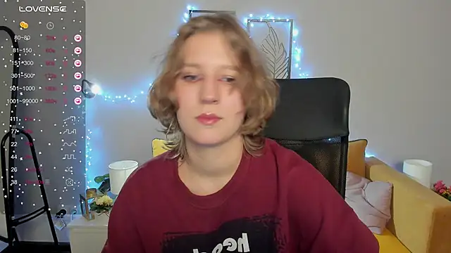 Snapshot of Hailey_Foxy chatting on 09.29.25 Hailey Foxy online show from 09.29.25