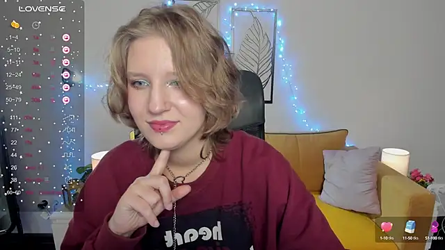 Snapshot of Hailey_Foxy chatting on 10.03.25 Hailey Foxy online show from 10.03.25