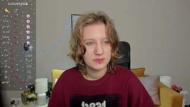 Snapshot of Hailey_Foxy chatting on 10.04.25 Hailey Foxy online show from 10.04.25