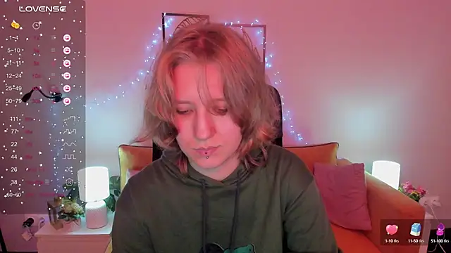 Snapshot of Hailey_Foxy chatting on 10.05.25 Hailey Foxy online show from 10.05.25