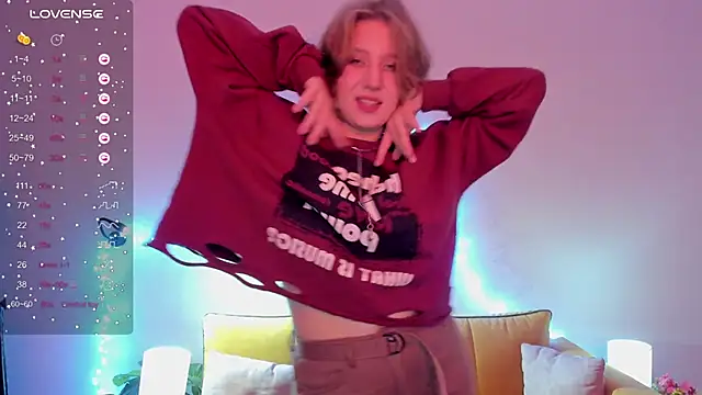 Snapshot of Hailey_Foxy chatting on 10.08.25 Hailey Foxy online show from 10.08.25