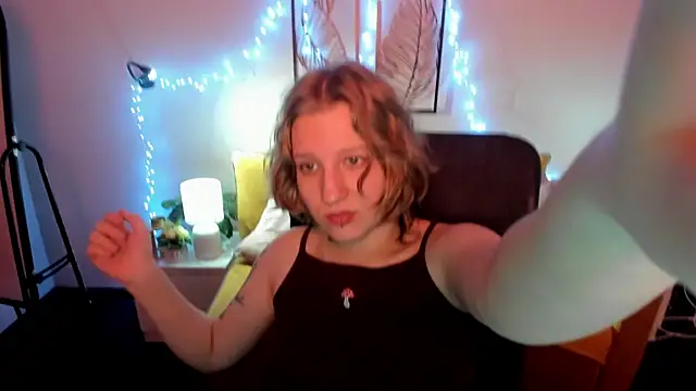 Snapshot of Hailey_Foxy chatting on 10.15.25 Hailey Foxy online show from 10.15.25