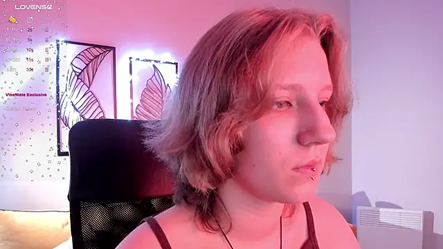 Snapshot of Hailey_Foxy chatting on 10.25.25 Hailey Foxy online show from 10.25.25