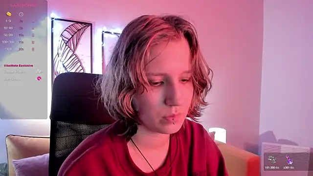 Snapshot of Hailey_Foxy chatting on 10.27.25 Hailey Foxy online show from 10.27.25