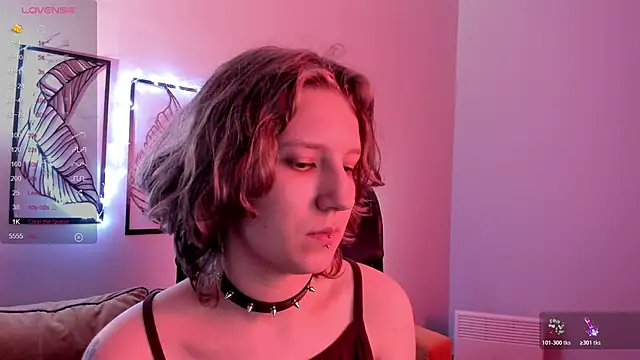 Snapshot of Hailey_Foxy chatting on 10.28.25 Hailey Foxy online show from 10.28.25