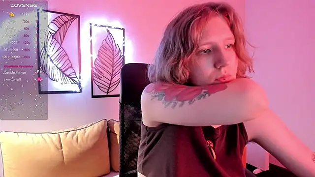 Snapshot of Hailey_Foxy chatting on 11.06.25 Hailey Foxy online show from 11.06.25