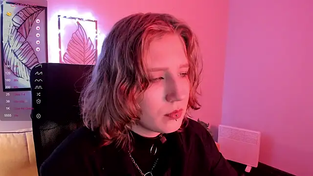 Snapshot of Hailey_Foxy chatting on 11.07.25 Hailey Foxy online show from 11.07.25