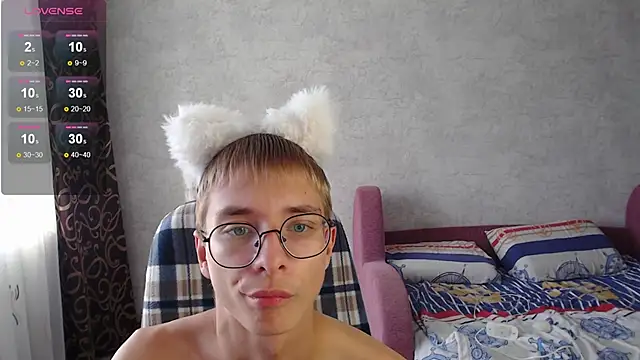 glasses cat online show from 09.10.25
