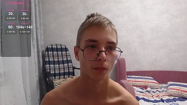 glasses cat online show from 10.10.25