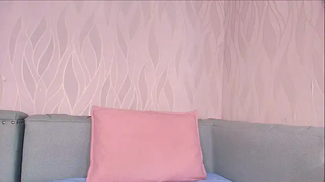 Snapshot of mia_scot chatting on 10.09.25 mia scot online show from 10.09.25