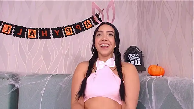 Snapshot of mia_scot chatting on 10.30.25 mia scot online show from 10.30.25