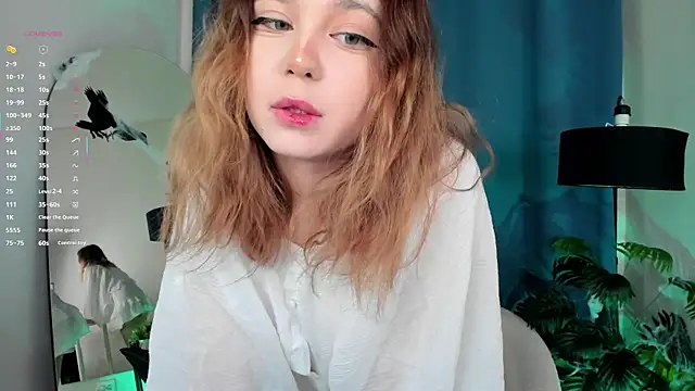 Lina Glow online show from 10.28.25