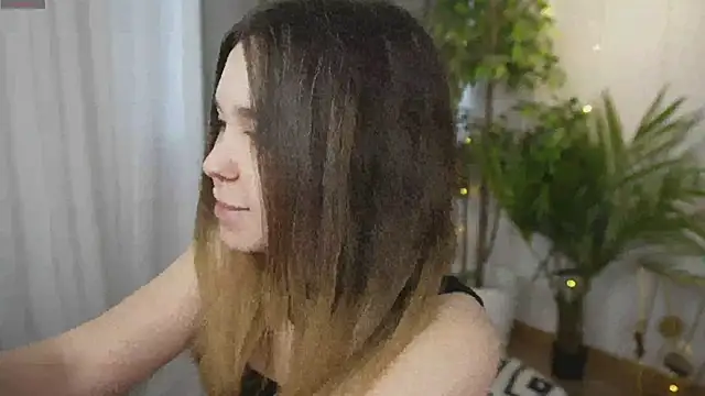 Lina Glow online show from 03.18.26