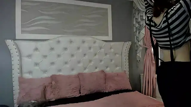 naomi cooper   online show from 09.12.25