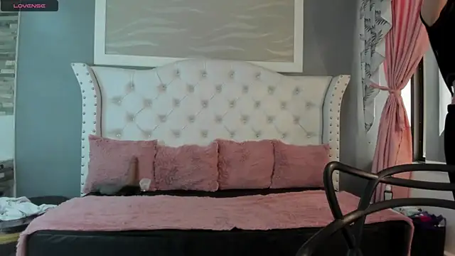naomi cooper   online show from 09.24.25
